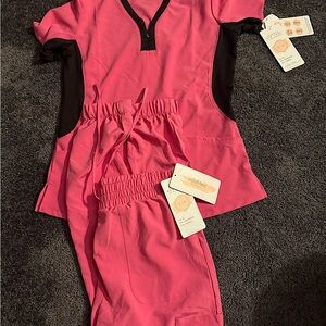 eliteMed hot pink scrub set size medium